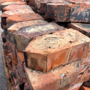 Wirecut Squint Brick 225mm x 105mm x 76mm