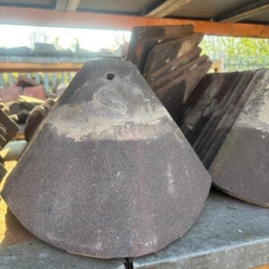Reclaimed Bonnet Hip Tiles 120 Degree (Dark)